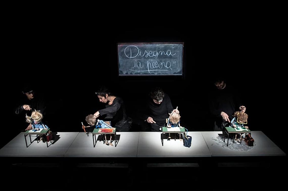 &ldquo;La classe&rdquo;, docupuppets tra teatro di figura e memoria autobiografica