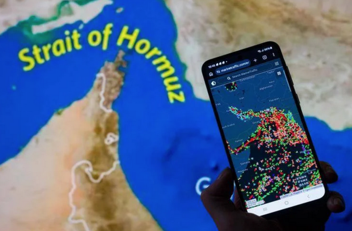 Iran, Meloni firma il piano per riaprire Hormuz