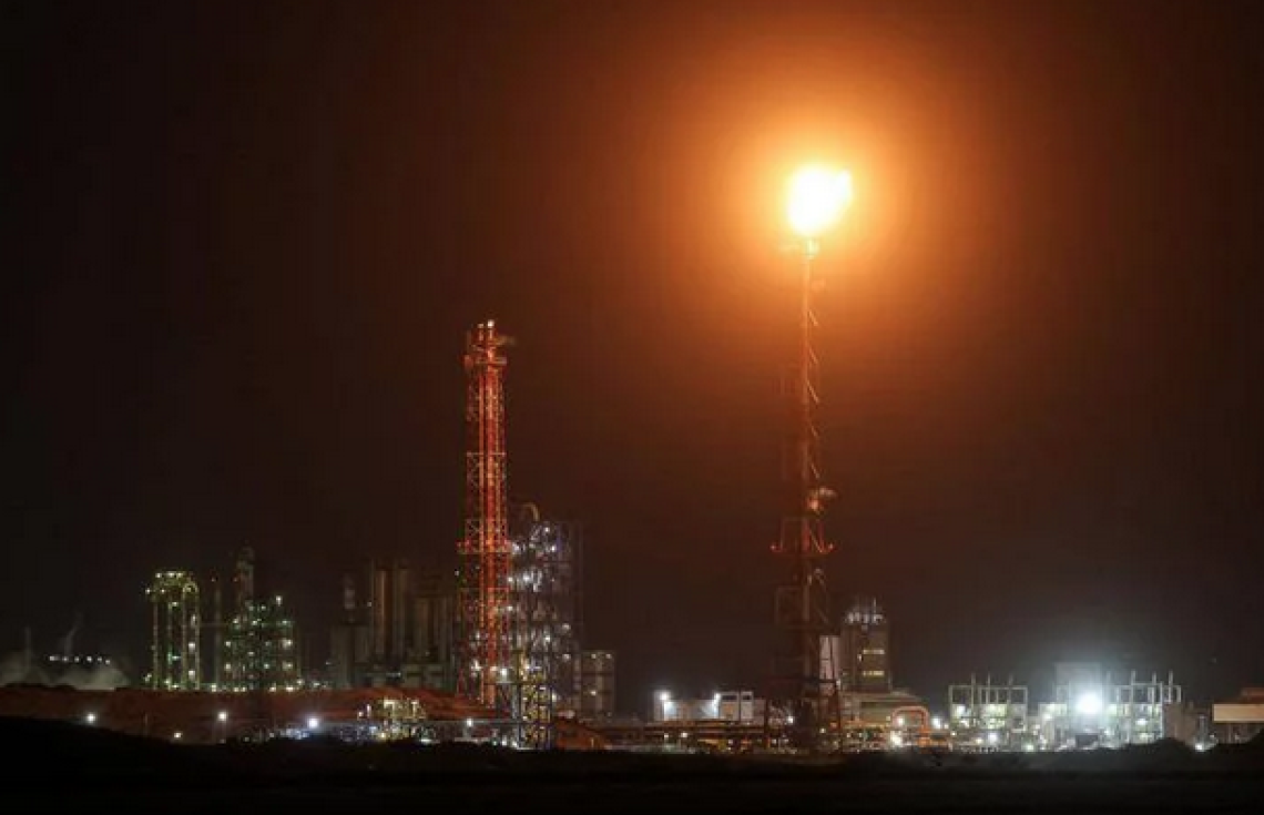 Droni su raffineria in Kuwait, Israele attacca ancora Teheran e il Libano