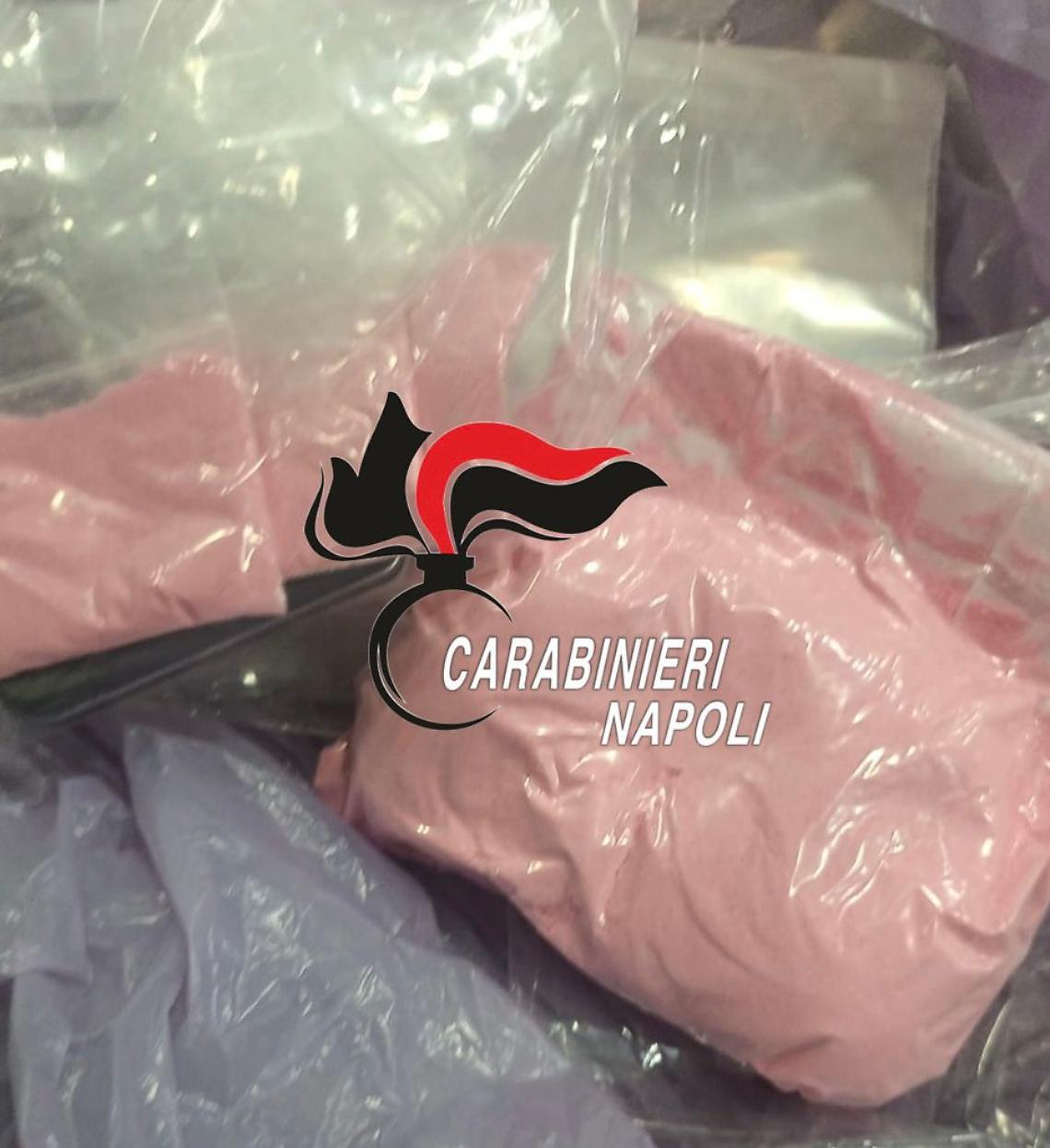 Cocaina rosa per 100mila euro, arrestata 29enne: era in casa con il figlio di 6 anni