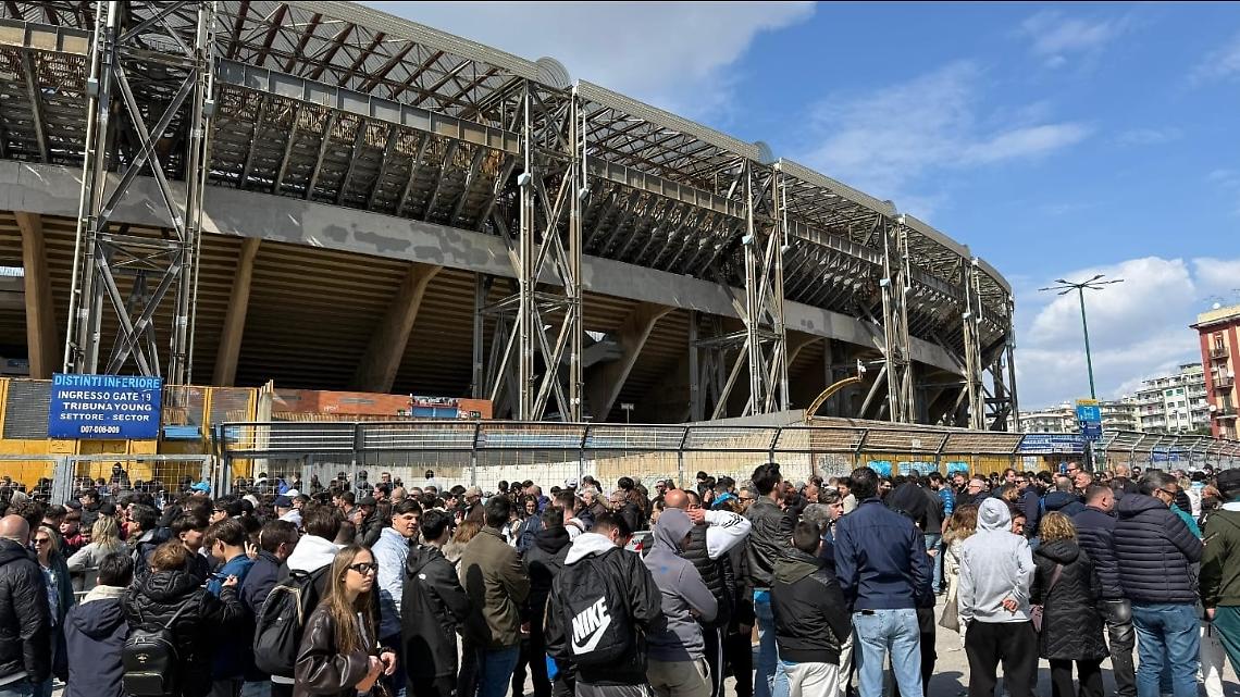 &laquo;Rendiamo permanenti le visite allo stadio Maradona&raquo;