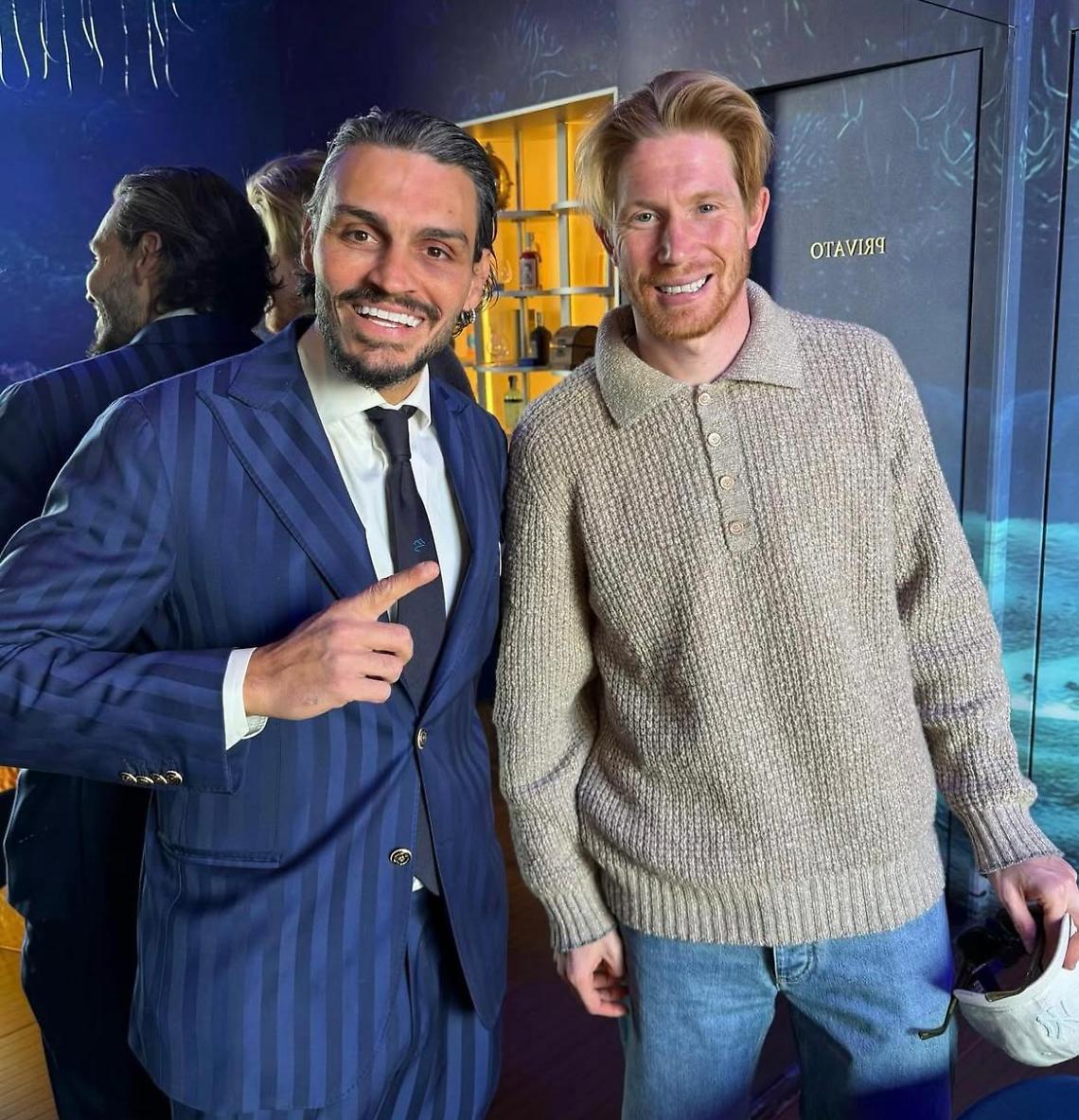 De Bruyne, tour in citt&agrave; e pranzo da Scicchitano sul lungomare