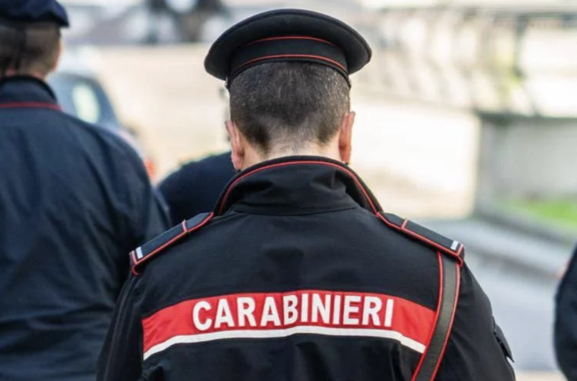 Pianificava una strage a scuola, arrestato 17enne: a casa manuali per costruire armi