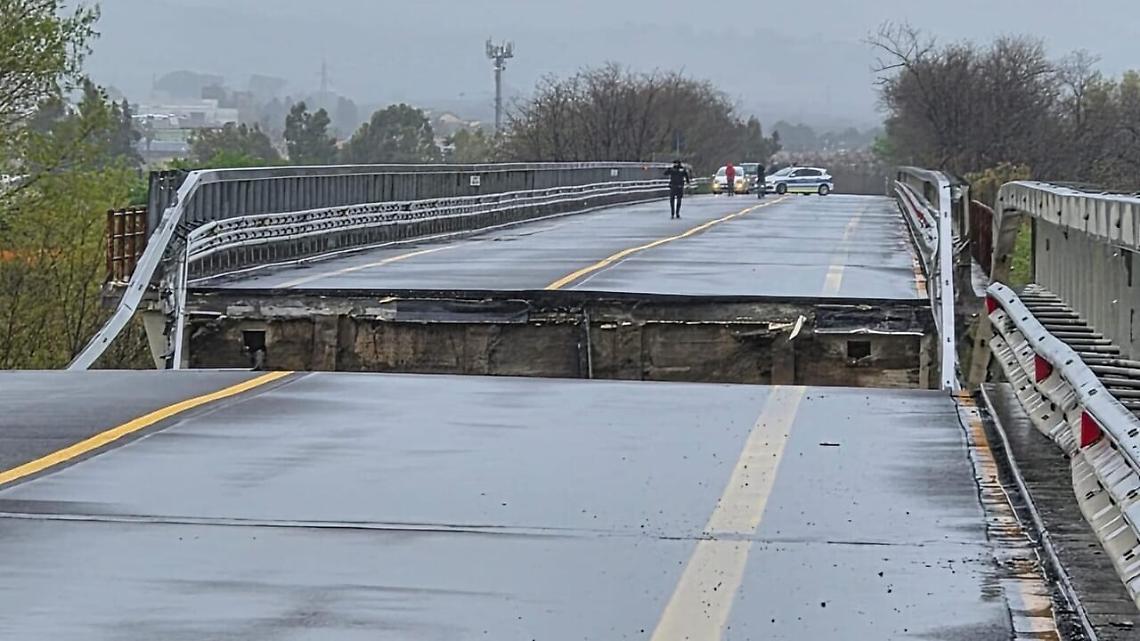 Maltempo, crolla il ponte sul fiume Trigno