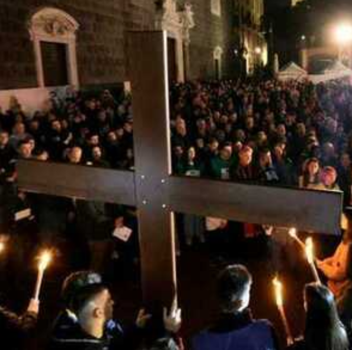 Via Crucis in napoletano in piazza Mercato