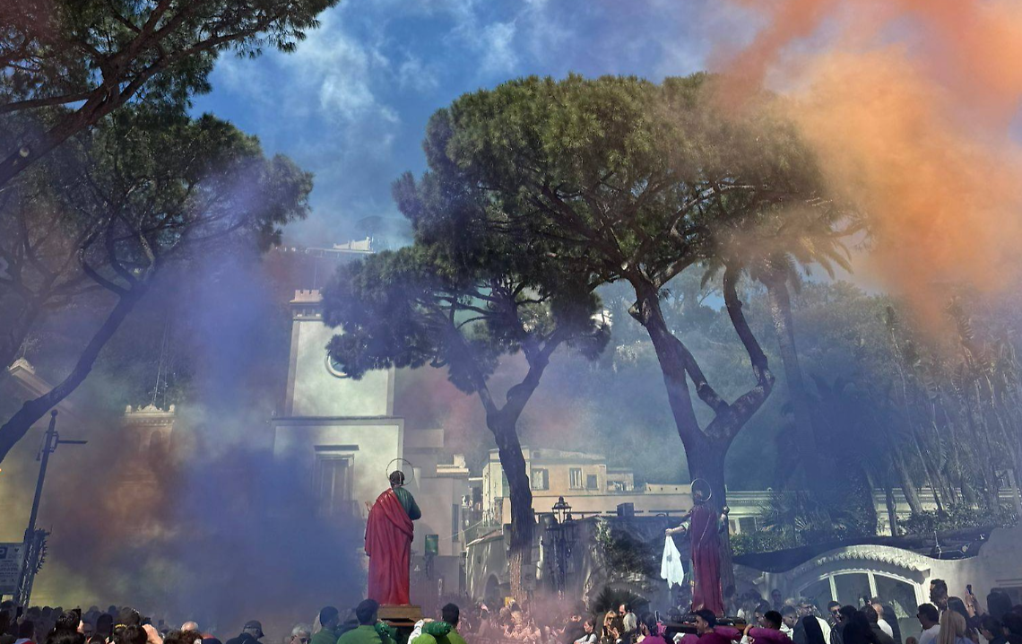 Feriti dai fuochi d'artificio a Ischia, due denunciati