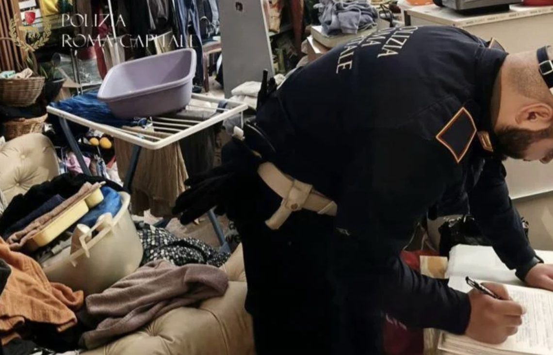 Neonato tra droga e rifiuti: madre denunciata, arrestato il compagno