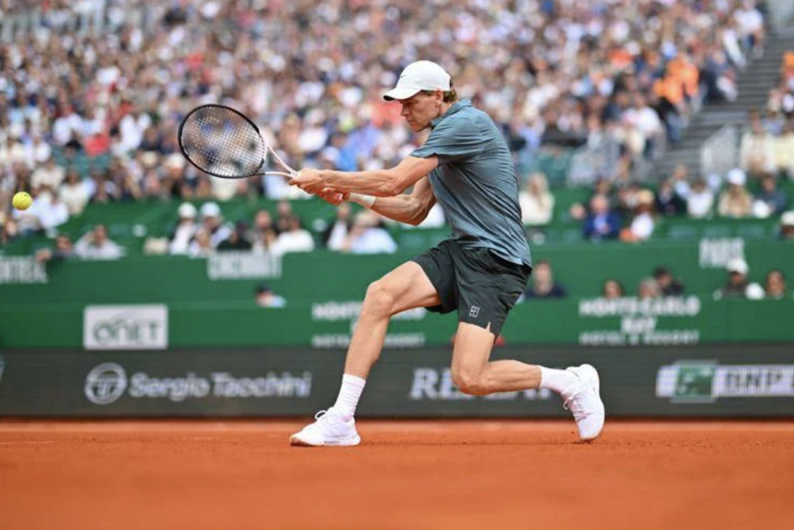 Montecarlo, Sinner batte Machac in tre set e vola ai quarti