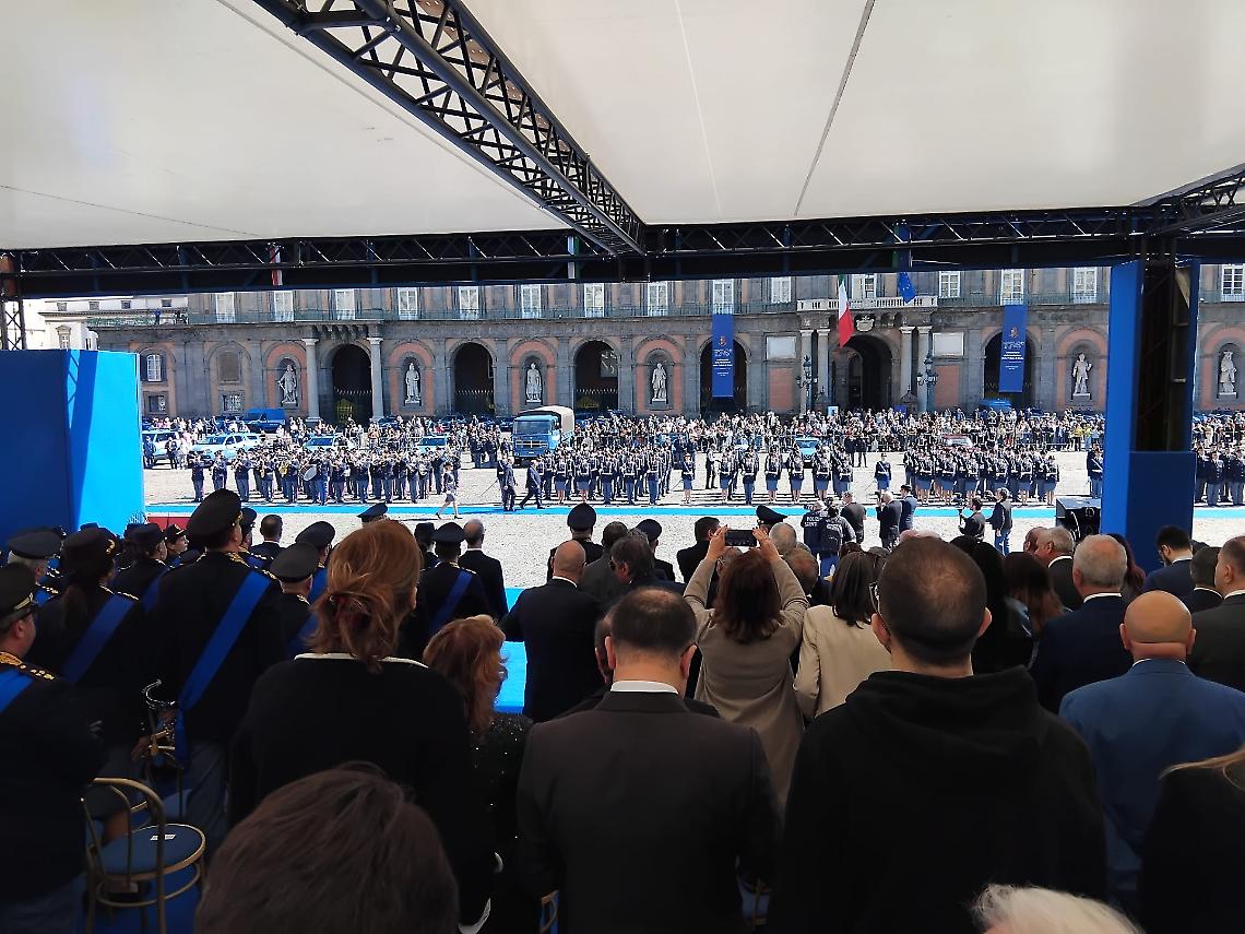 Piazza Plebiscito gremita per la festa della Polizia