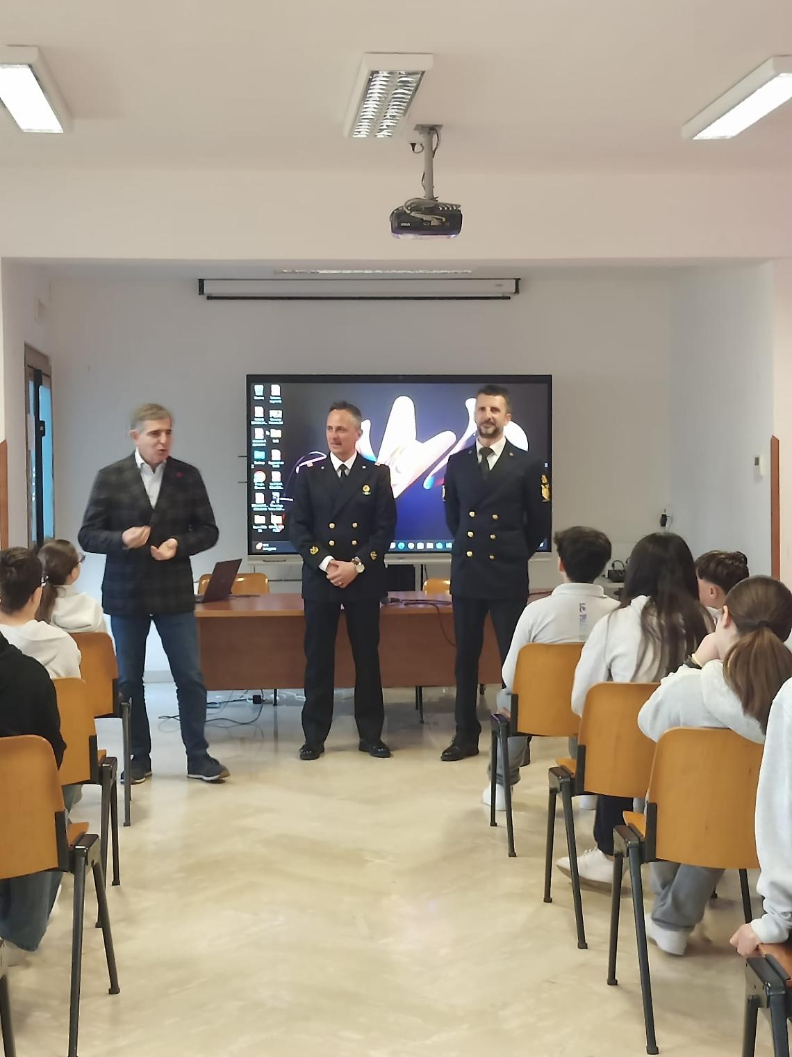 Guardia costiera tra gli studenti per promuovere la cultura del mare