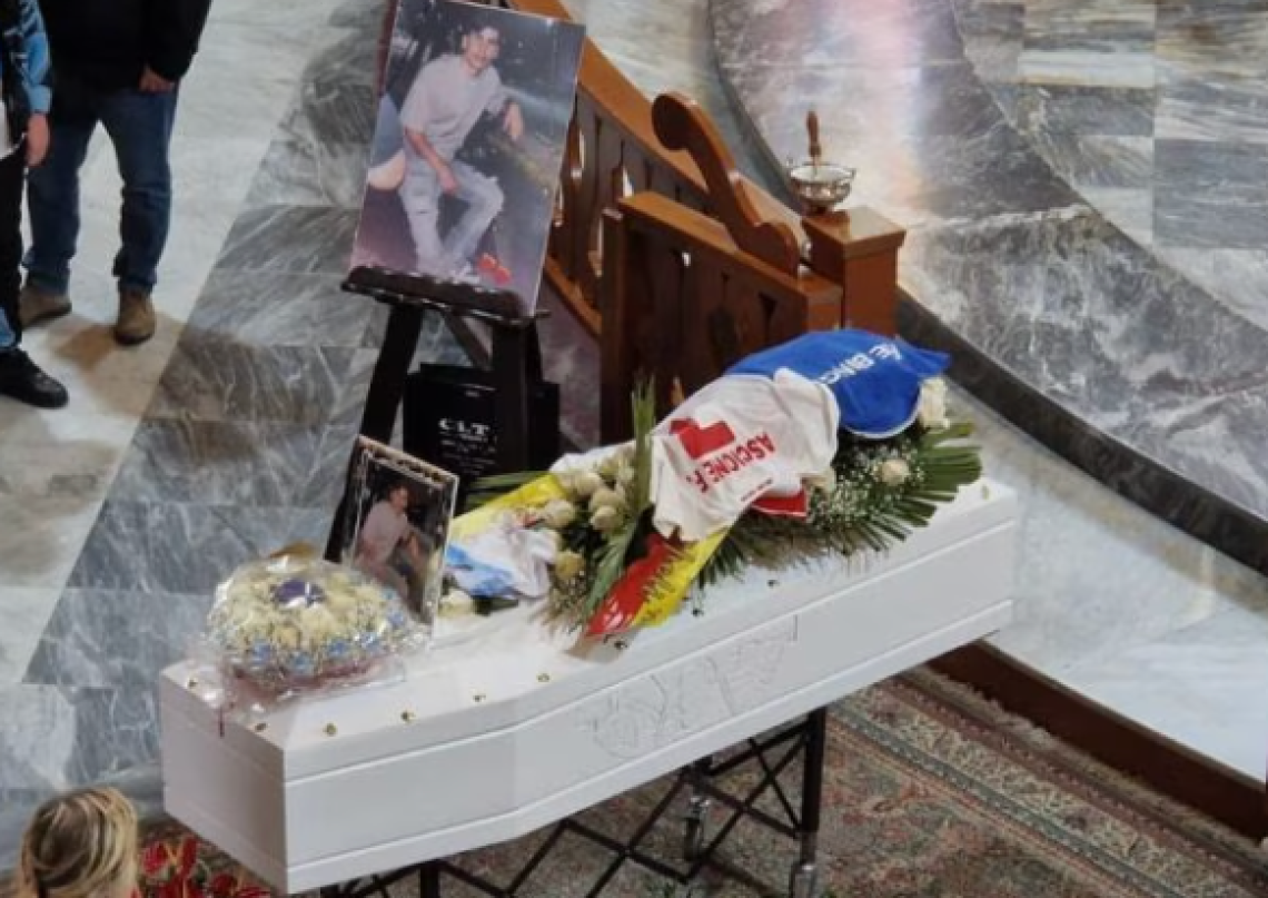 Fabio Ascione, lacrime e rabbia ai funerali