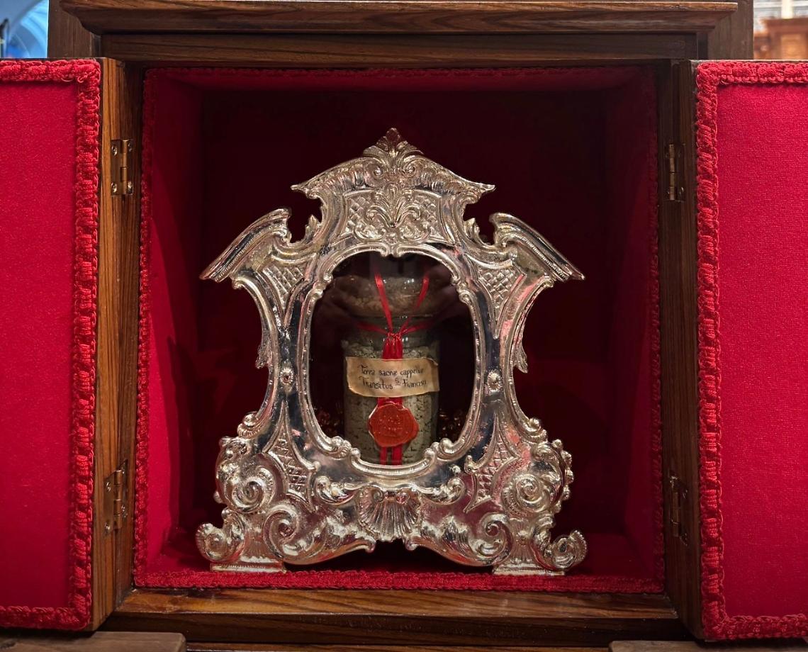 Reliquario della terra del transito di San Francesco di Assisi