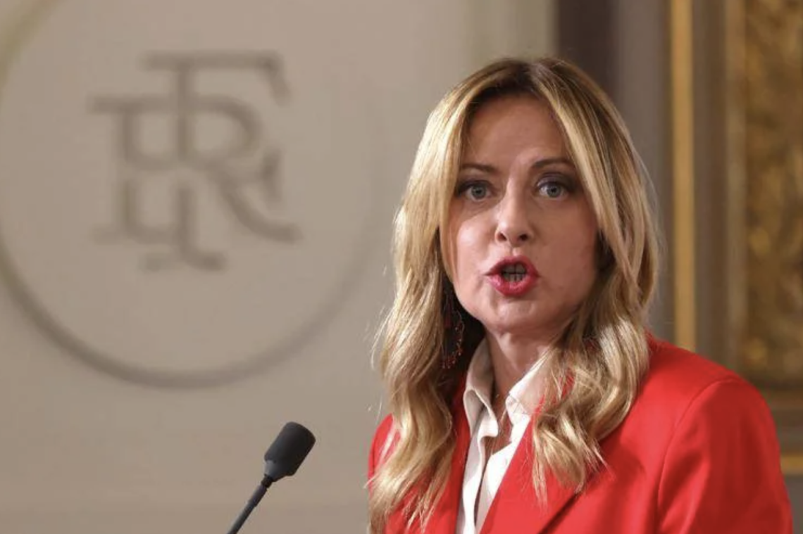 Iran, Macron e Starmer annunciano missione per riapertura duratura Hormuz. Meloni: &laquo;Italia pronta a schierare le navi con autorizzazione del Parlamento&raquo;