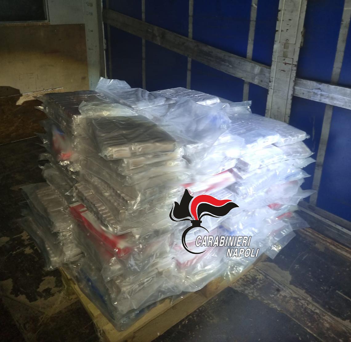 Scoperta una tonnellata di droga, due arresti