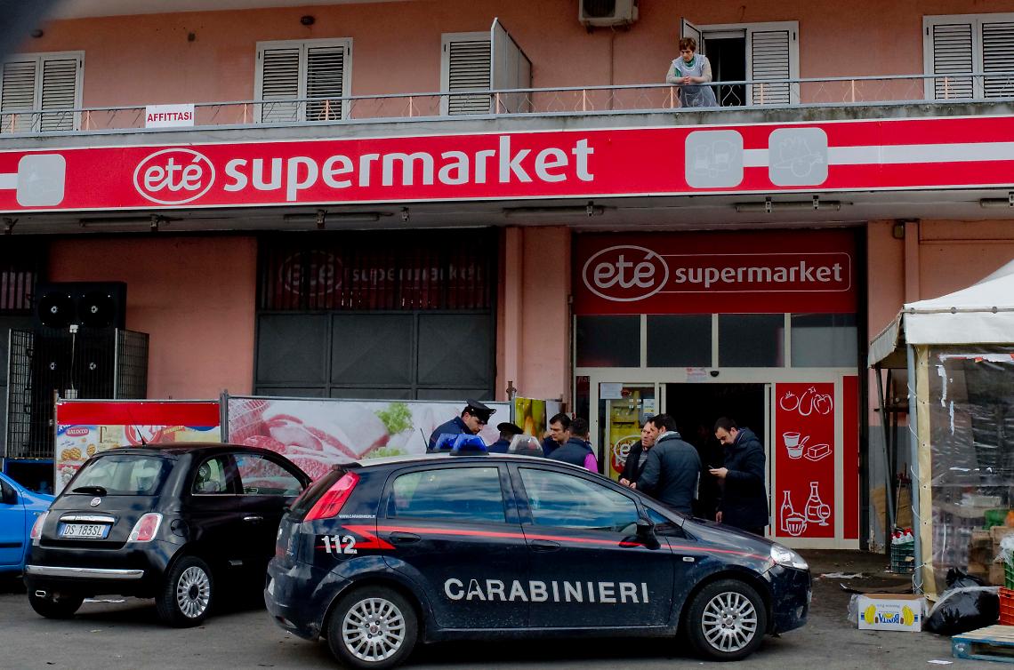 Rapina al supermercato, morto il titolare<br>Arrestati i due carabinieri-banditi