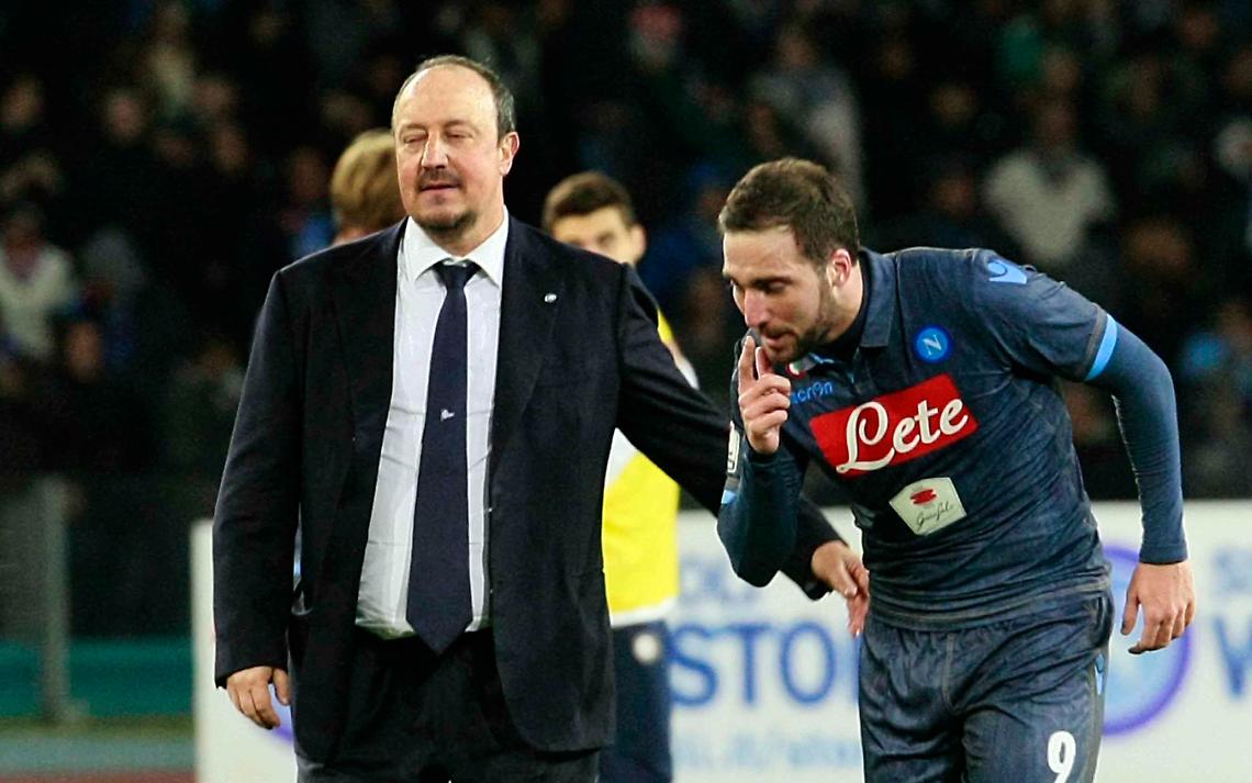 Napoli ad un passo dal fallire la stagione. Bisogna tifare per la Roma. Gli auguri di Benitez a De Laurentiis