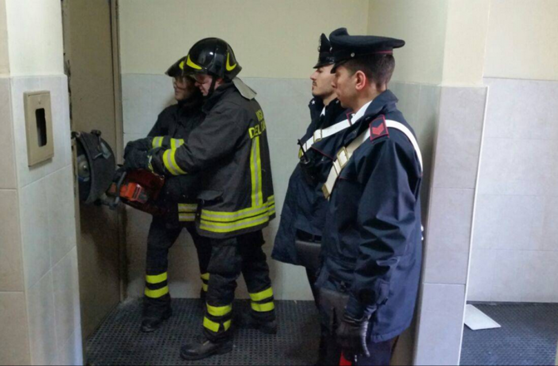 Secondigliano: porte blindate per difendere le piazze di spaccio della Vanella