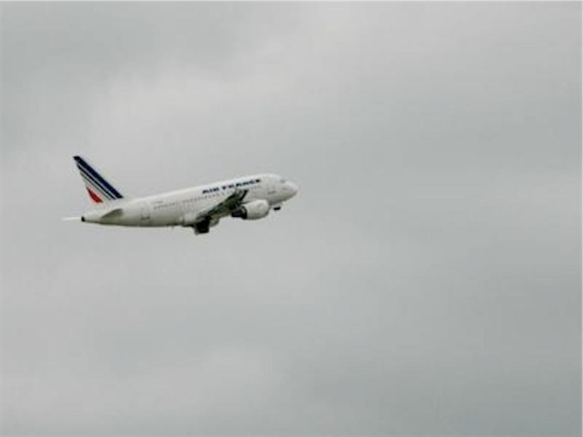 Aereo vicino al vulcano attivo, tragedia sfiorata