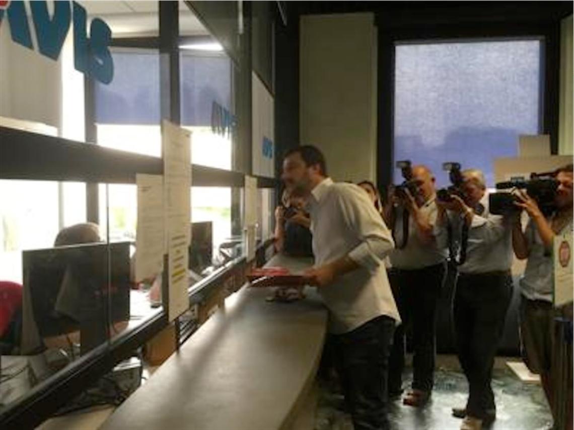Salvini dona il sangue: spero vada a uno straniero in difficoltà