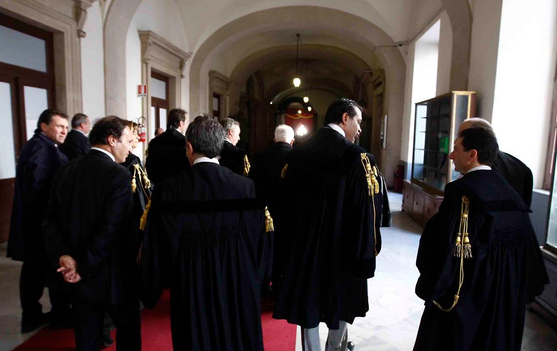 Avvocati indagati per truffa e falso: 26 nel mirino della Procura