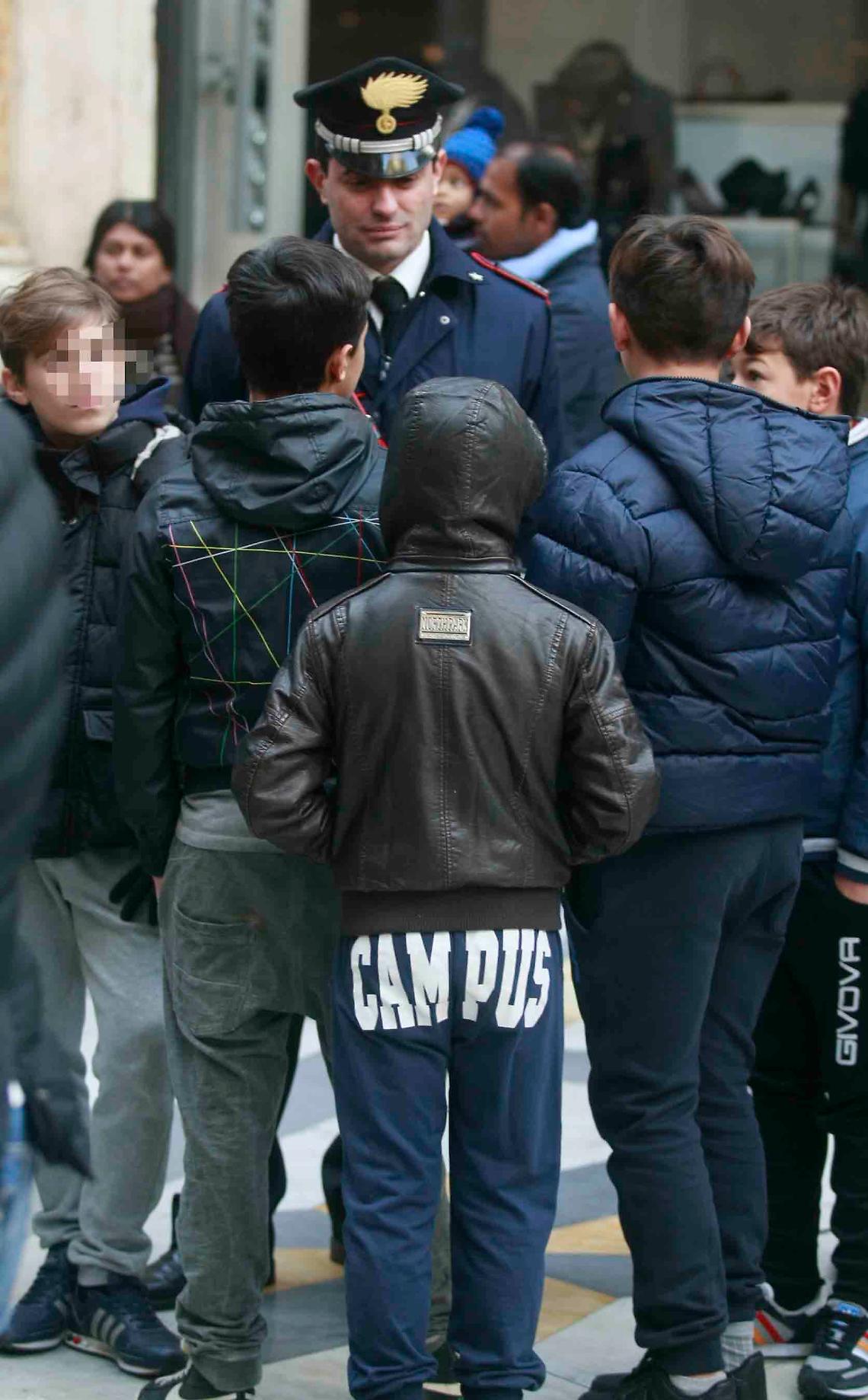 Rissa su un campetto di calcetto: il 12enne accoltellatore è il nipote dei boss Mariano