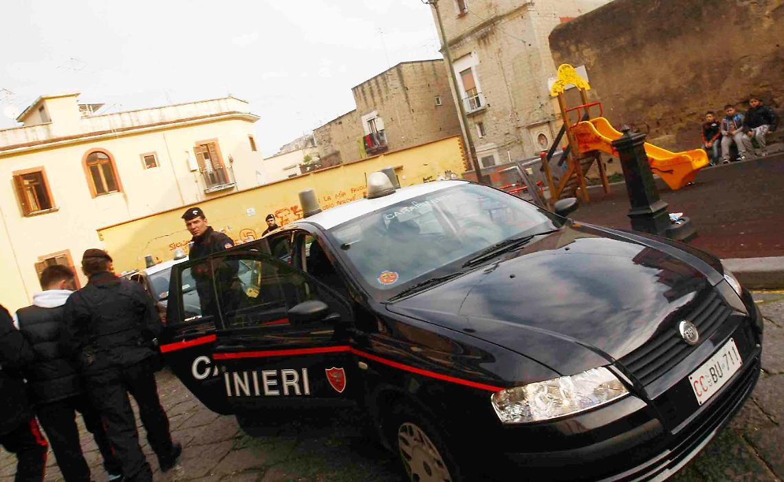 Rissa condominiale per i panni stesi: 3 arresti a Villaricca