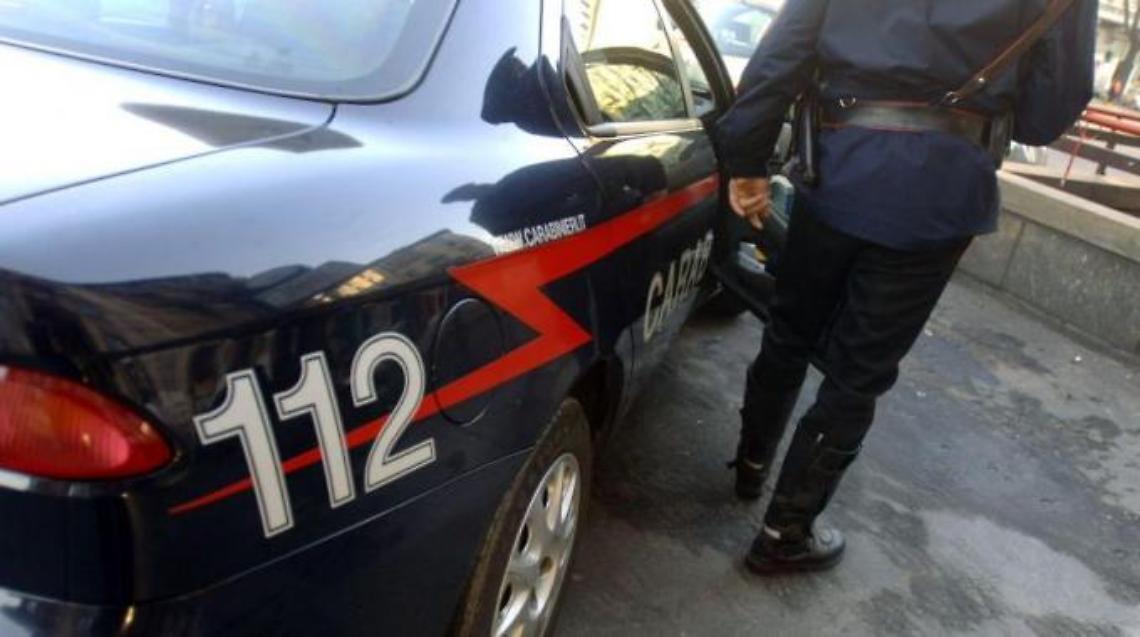 Ruba cellulare ad una ragazza, preso 41enne