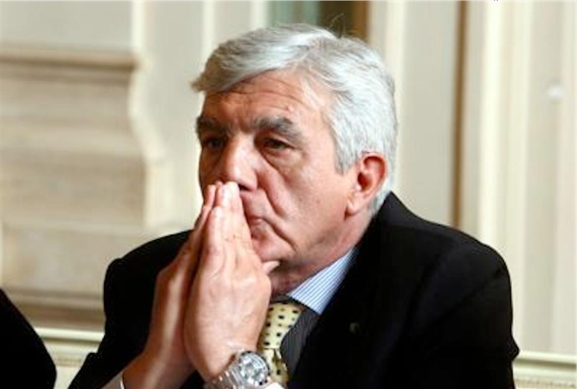 G8, Cantone difende <br>De Gennaro