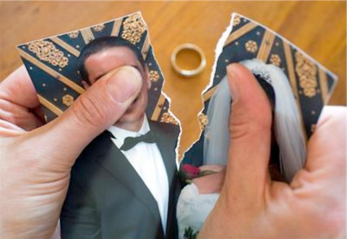 La Chiesa apre <br>ai divorziati risposati, <br>no a nozze gay <br>e gender