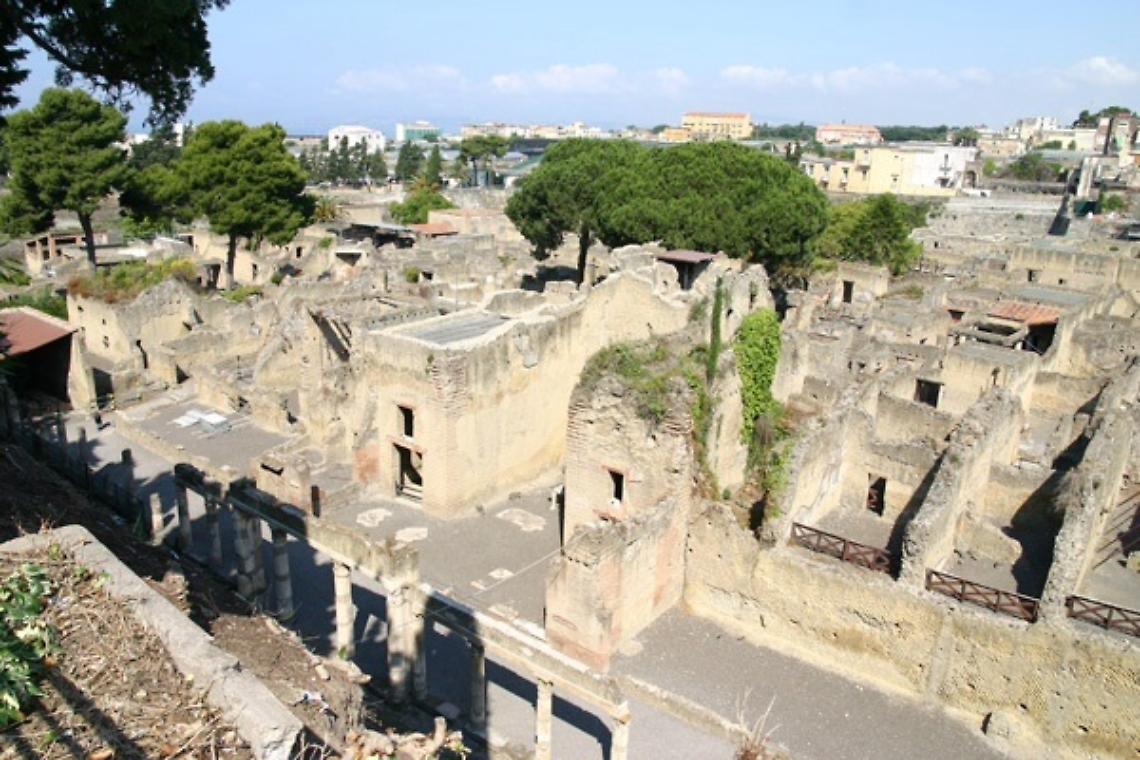 Pompei. Incidente d'auto danneggia recinzione Scavi