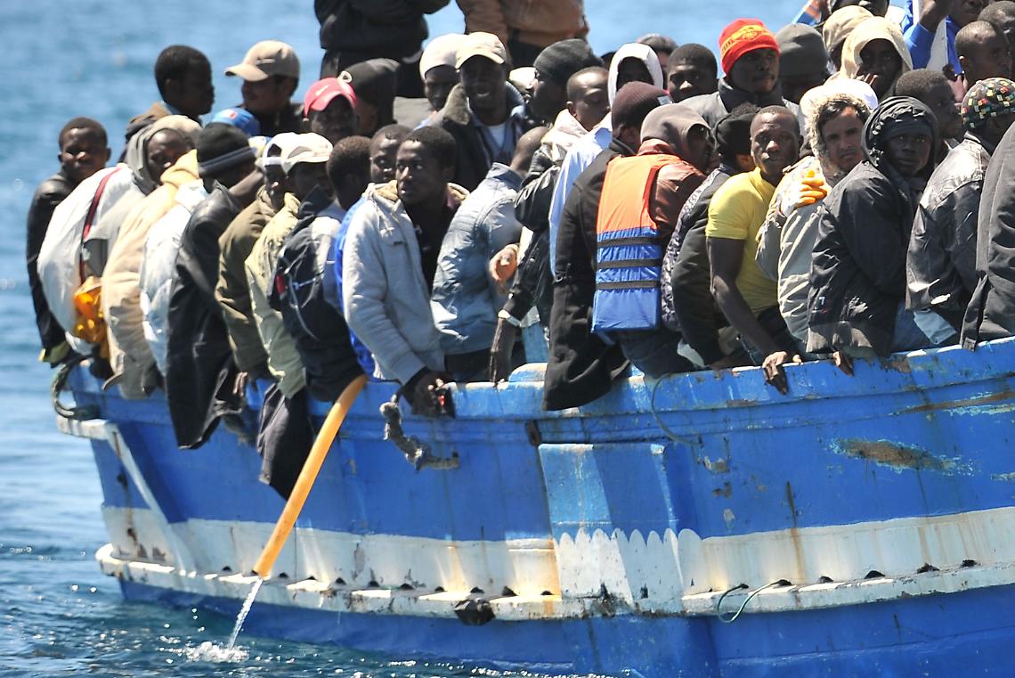 Naufragio nel canale di Sicilia, è strage di migranti: si temono 700 vittime