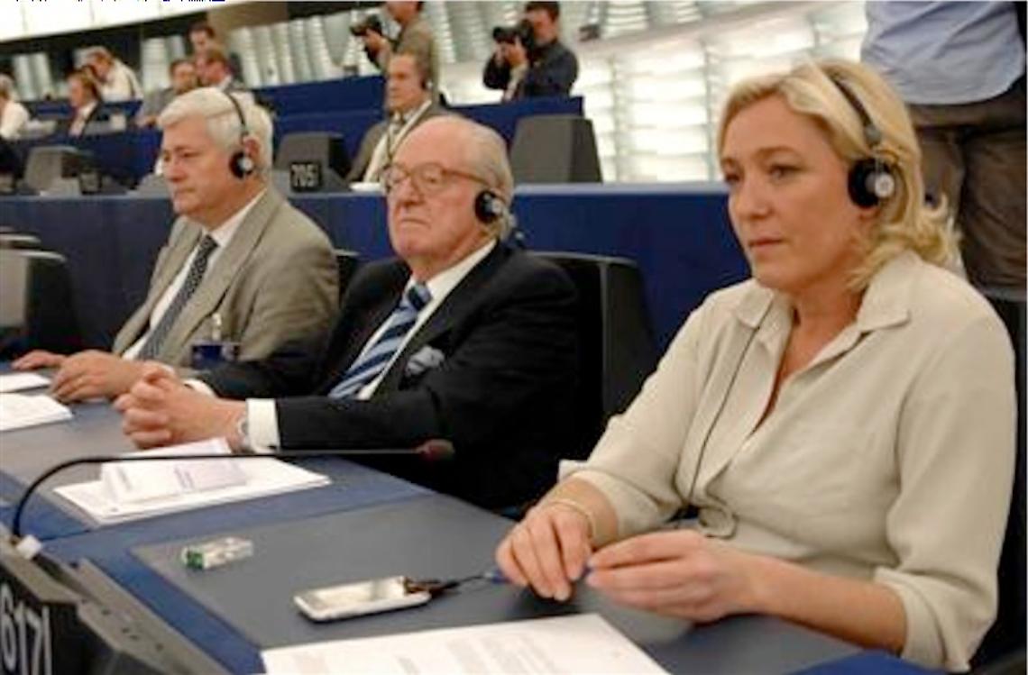 Jean-Marie <br>Le Pen rinuncia <br>alla candidatura