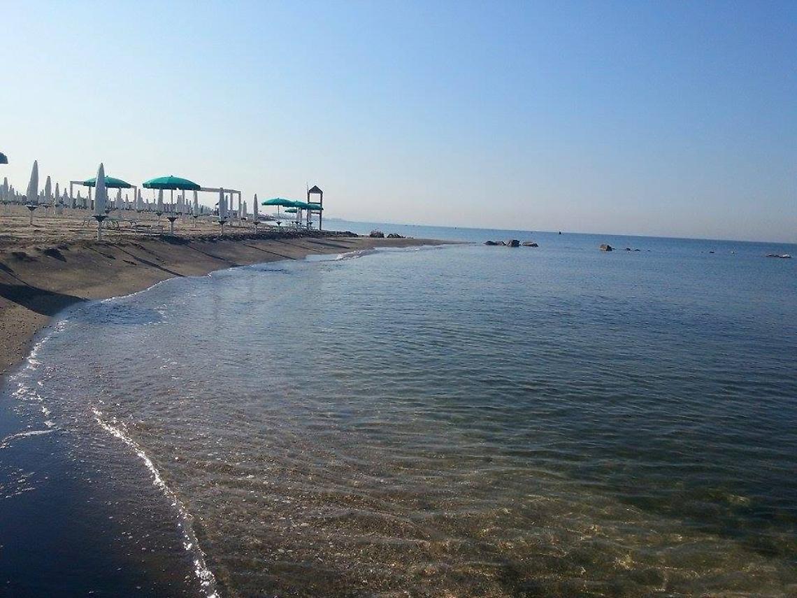 Litorale domizio: 200 lidi postano le foto del mare trasparente