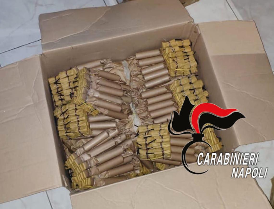 Quindici chili di botti pericolosi in macchina: arrestato