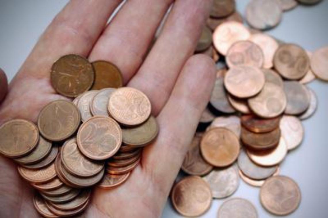 «Offerte misere», parroco le getta