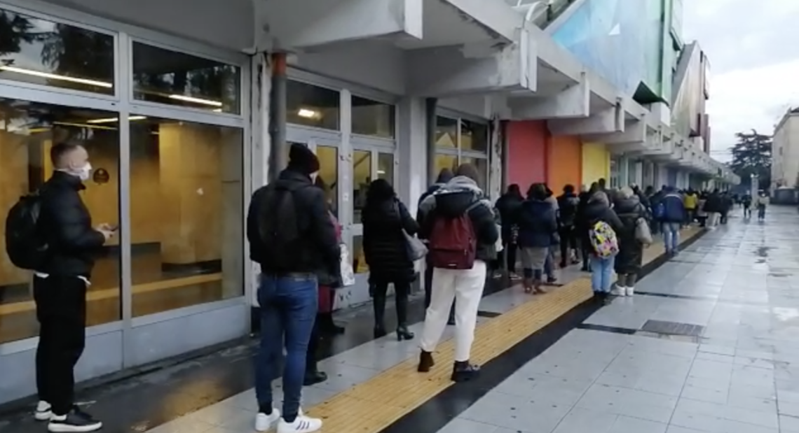 Scuola, a Napoli rientro alle superiori a singhiozzo tra scioperi e proteste
