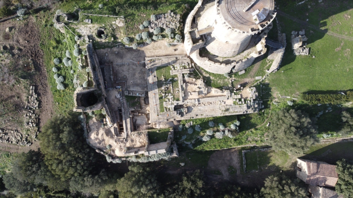 A Velia scoperto tempio arcaico con elmi e armi della battaglia di Alalia