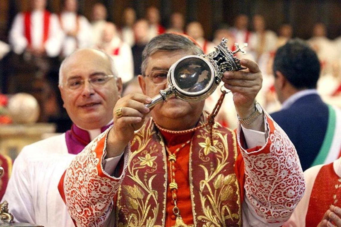 «Giù le mani da San Gennaro e dal suo tesoro»