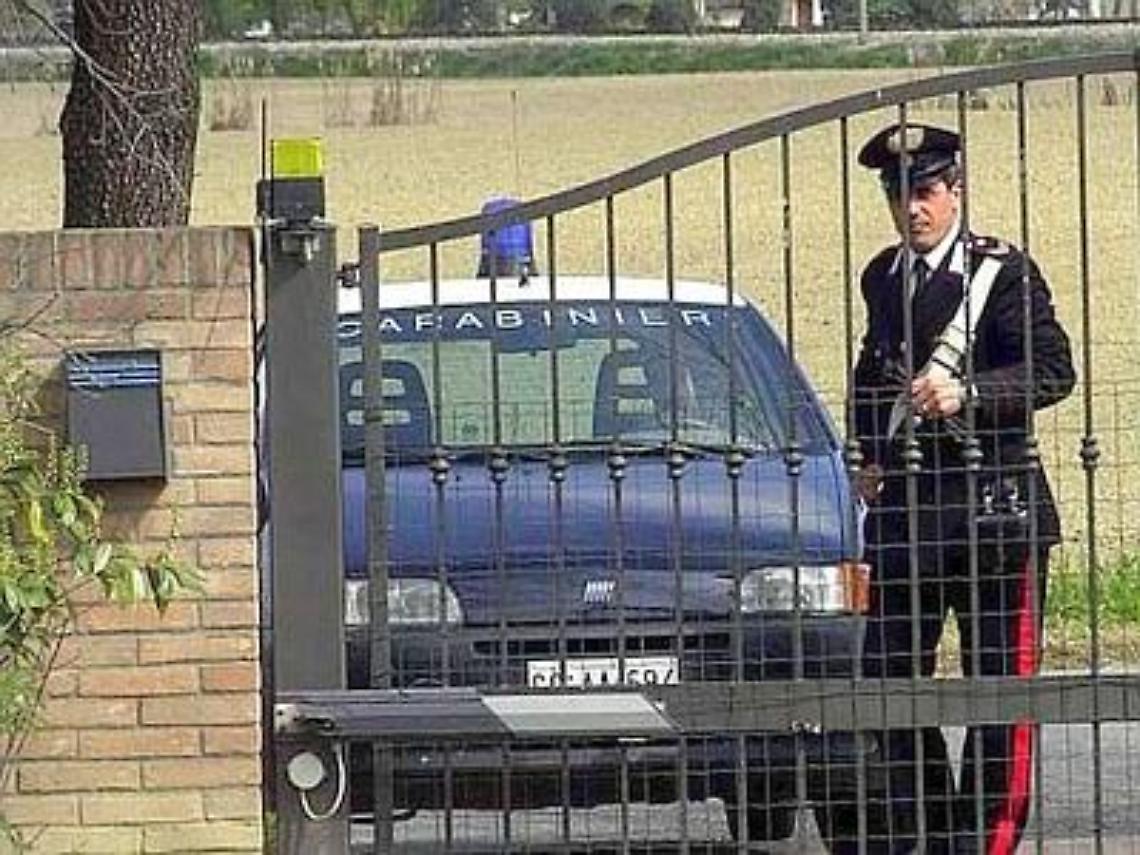 Acerra, rapina con sequestro di persona nella villa dell'ex deputato