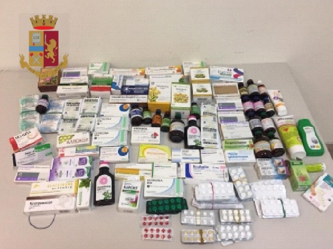 Sorpresa a vendere farmaci in strada, 78enne russa finisce nei guai