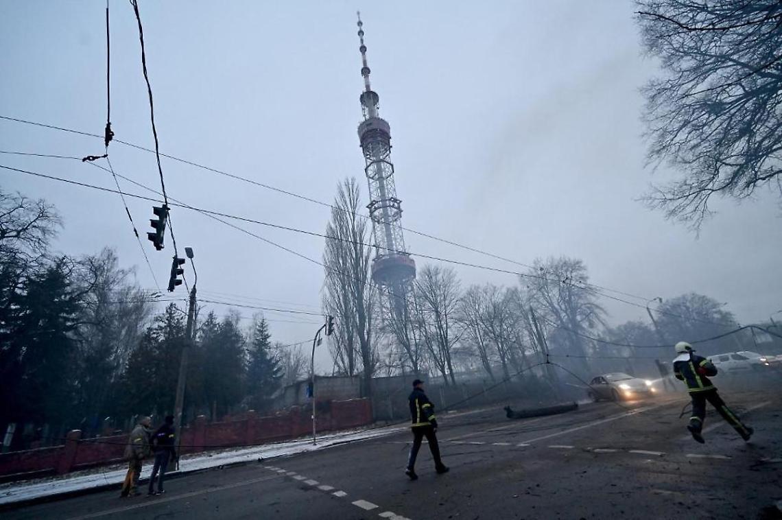 Guerra Ucraina-Russia, attacco a Kiev: missili contro torre tv