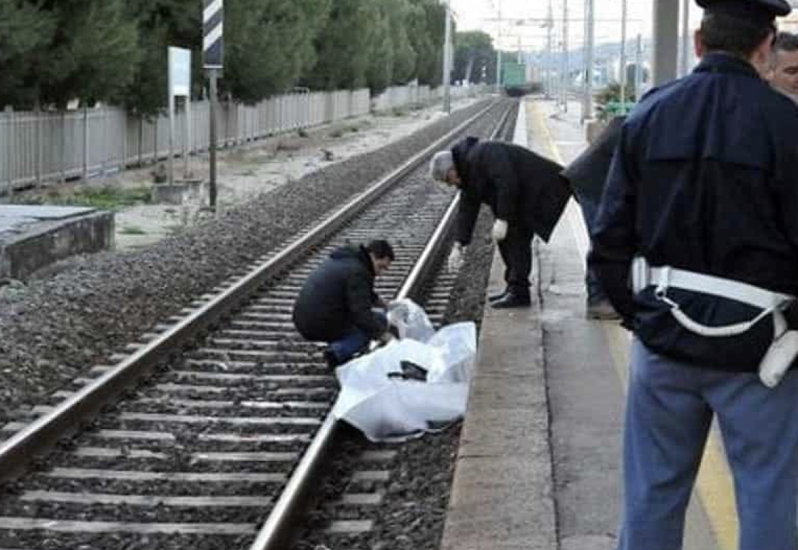 Investito e ucciso da un treno nella stazione di Portici