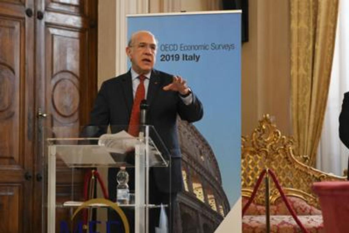 Ocse: «Via quota 100». Di Maio: «No intromissioni»