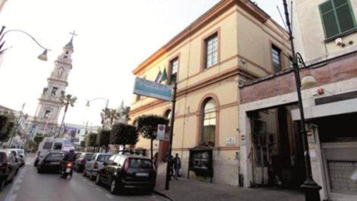 Soldi per superare il concorso, arrestate due prof