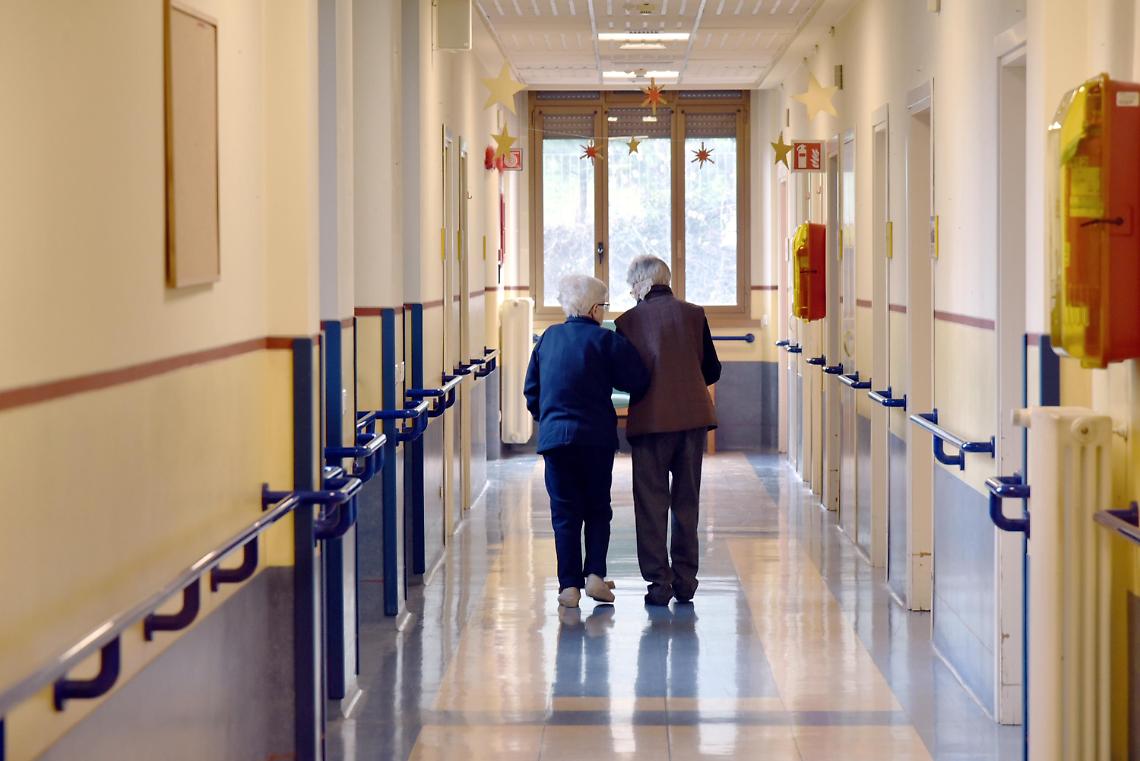 Vaccino Pfizer, 15 anziani positivi dopo la seconda dose: ecco cosa è successo