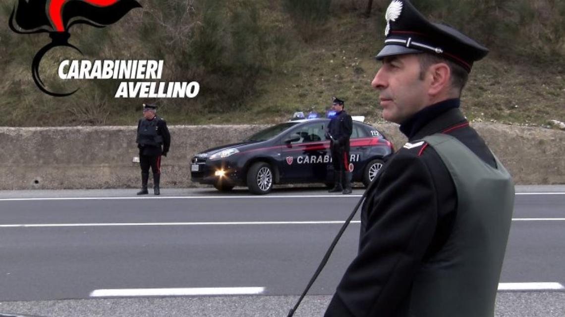 Investe e uccide un cane, poi lo prende a calci: denunciato 60enne