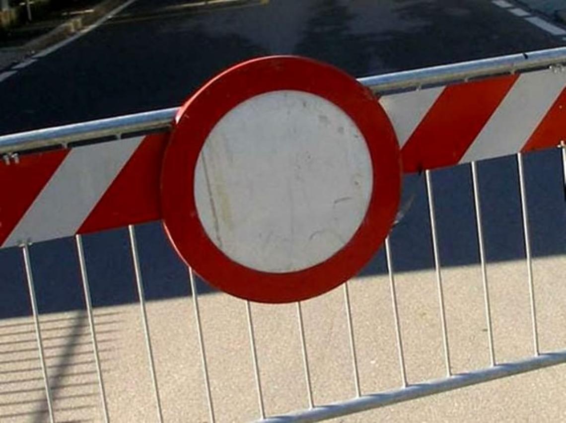 Arco Felice Vecchio, cadono mattoncini: strada chiusa