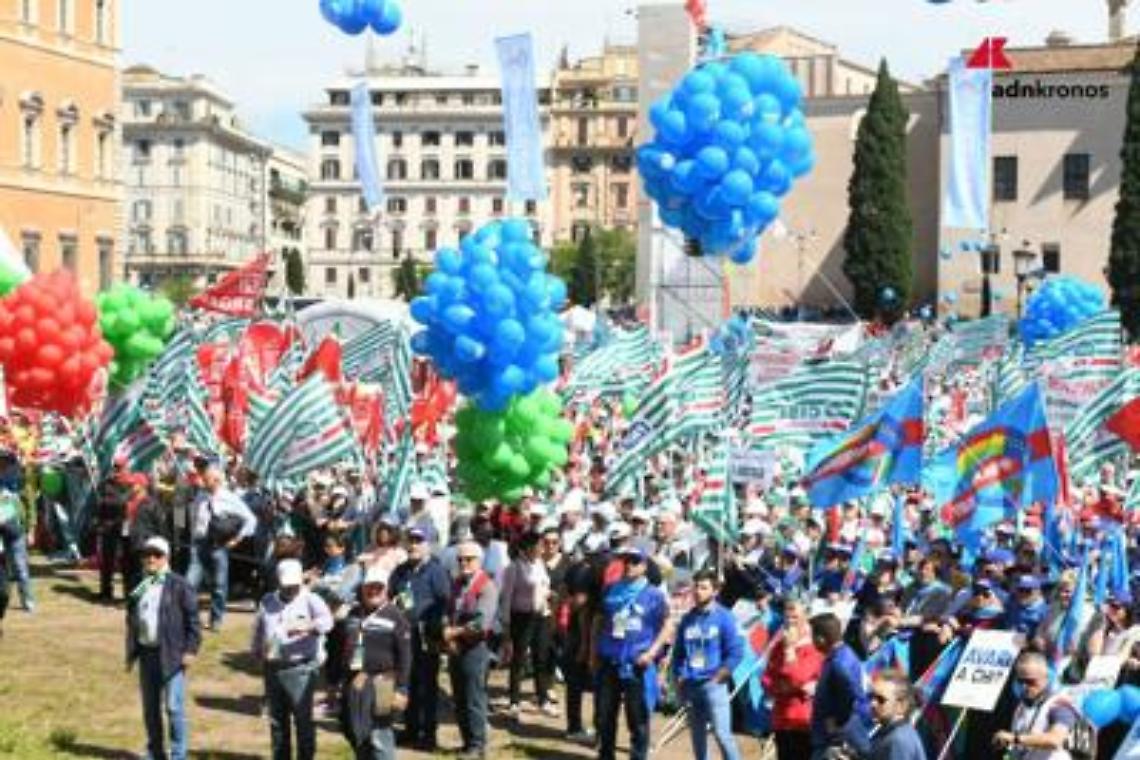 Pensionati in piazza a Roma