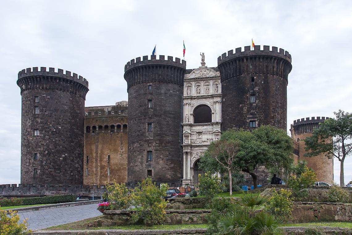 Fase 2 a Napoli, riapre il Maschio Angioino: 7 turni per le visite