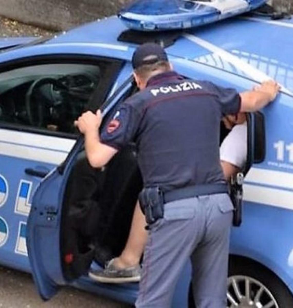 Rubano borsello con l'incasso, incastrati dalle telecamere
